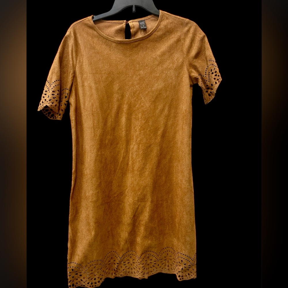 Western dress size (4) small.